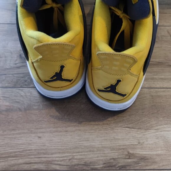 Jordan 4 Retro Lightning (2021) - Picture 5 of 8
